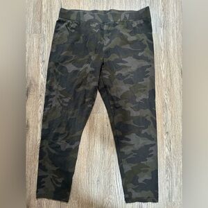 Camouflage Capri Jogger Pants